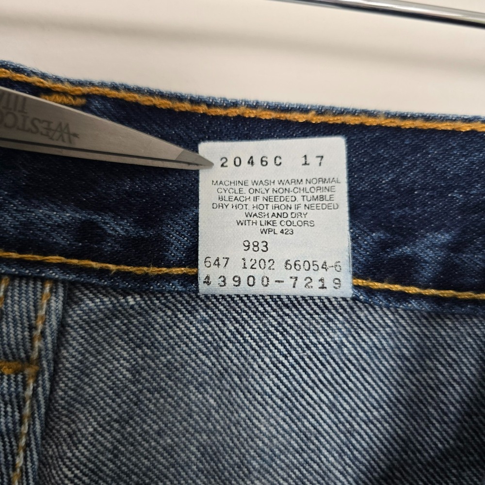 Vtg 2002 Levis Mens Straight Leg Denim Jeans Sz 36x32 Blue Heritage Classic Y2K - Picture 9 of 9